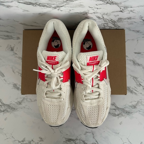 Nike Zoom Vomero 5 Sail Siren Red Shoes Athletic Men Size 9.5/ Women Size 11 - Picture 4 of 7
